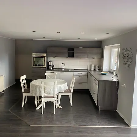 In Ruhiger Lage Mit Grossem Balkon By Interhome *