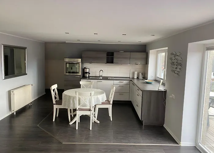 In Ruhiger Lage Mit Grossem Balkon By Interhome *